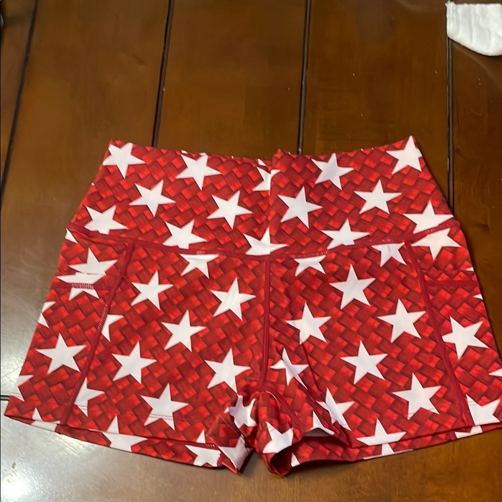 Red Star Patterned Women's Shorts